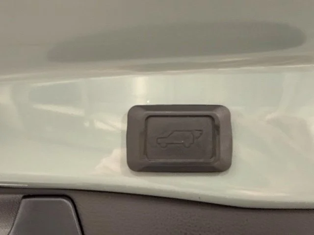 Used 2023  Toyota XLE Premium image 13