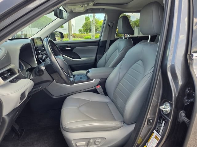 Used 2022 Magnetic Gray Metallic Toyota Hybrid XLE image 13