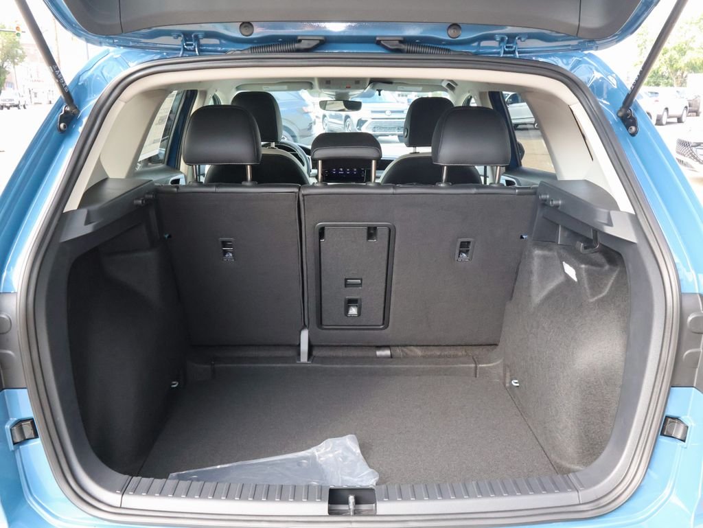 New 2026 Blue Volkswagen 1.5T SE image 10