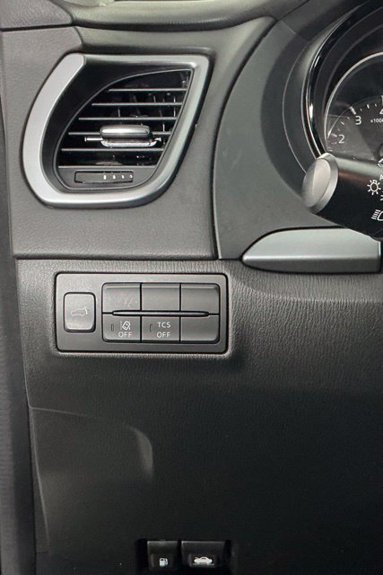 Used 2018 White Mazda Touring image 13