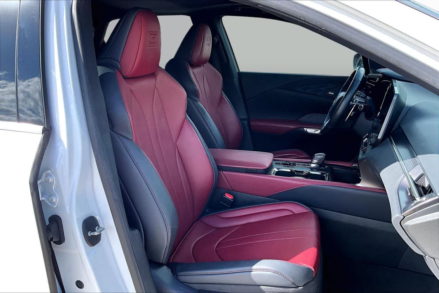 Used 2024 Ultra White Lexus F SPORT Handling image 9