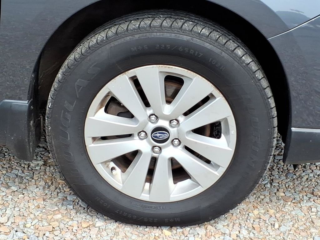 Used 2019 Gray Subaru 2.5i Premium image 9