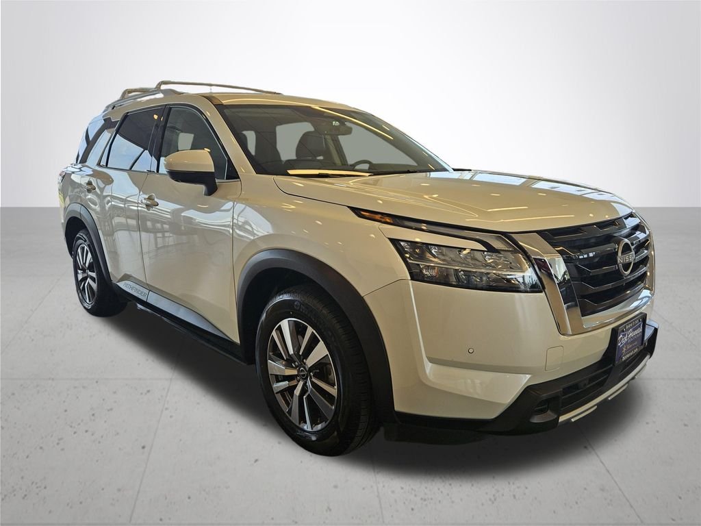 Used 2023 Pearl White Nissan SL image 5