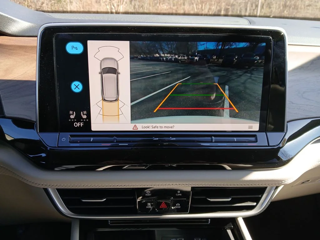 New 2026 White Volkswagen SE w/Technology image 19