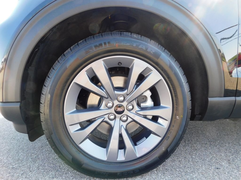 Used 2023 Black Ford XLT image 13