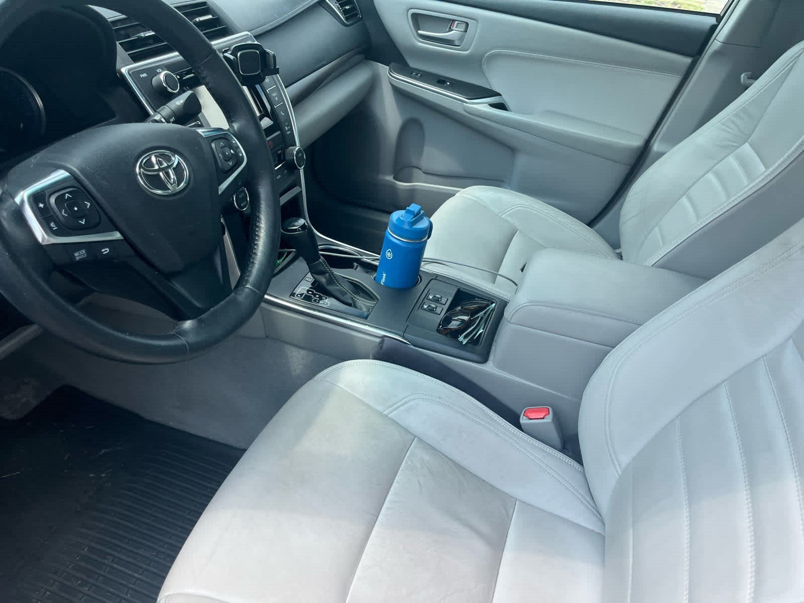 Used 2015 Celestial Silver Metallic Toyota XLE image 10