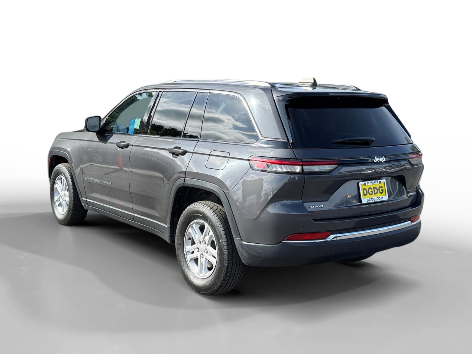 Used 2024 Gray Metallic Jeep Laredo image 3