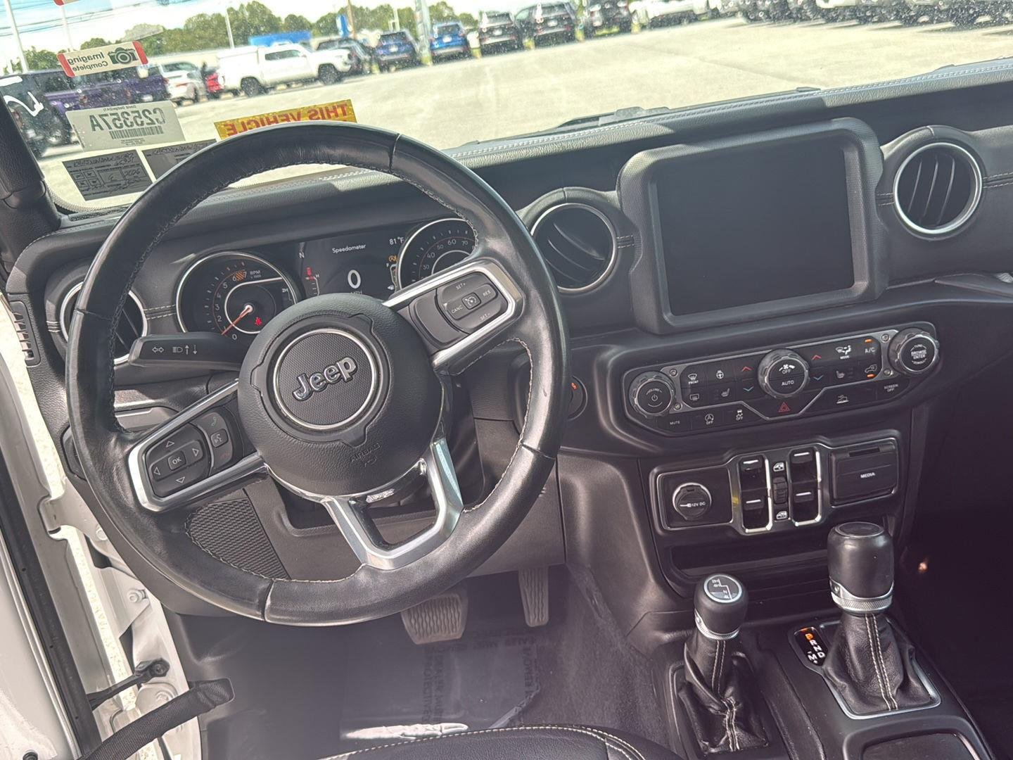 Used 2022  Jeep Sahara image 9