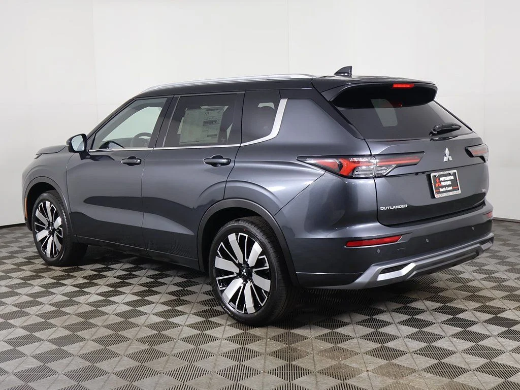 2025 Mitsubishi Outlander SEL - Photo 14