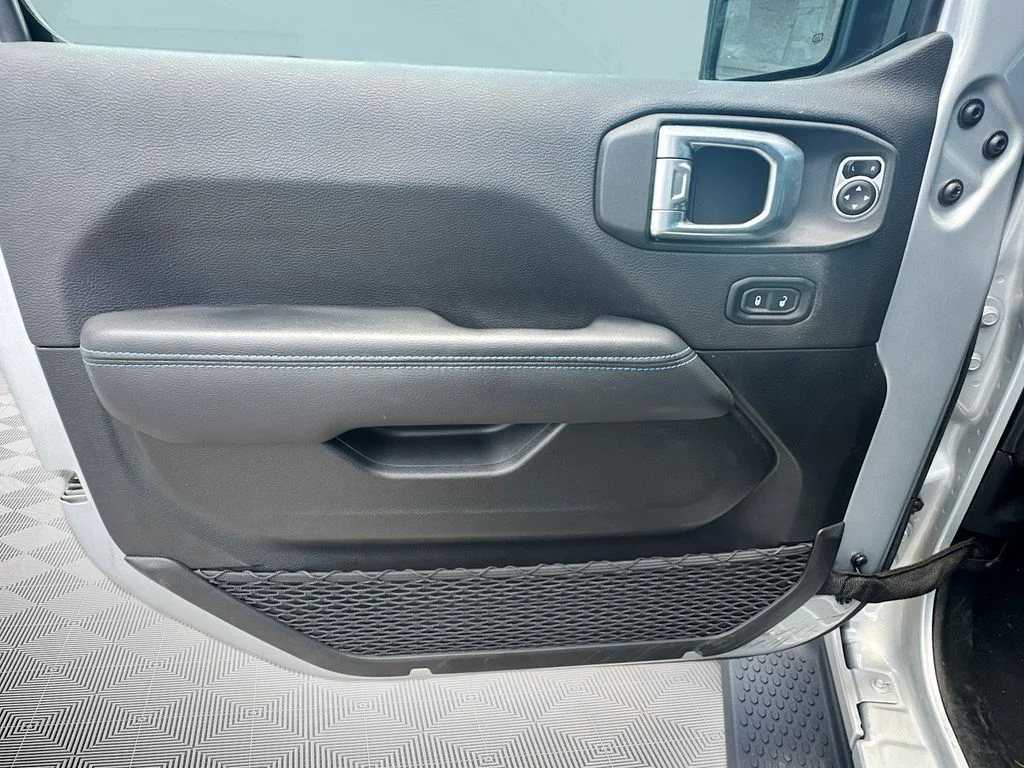 Used 2023 Silver Jeep Rubicon 4xe image 20