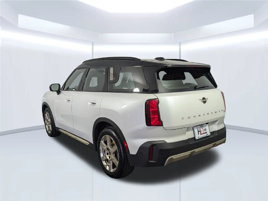 Certified Used 2025 White MINI Signature Plus image 22