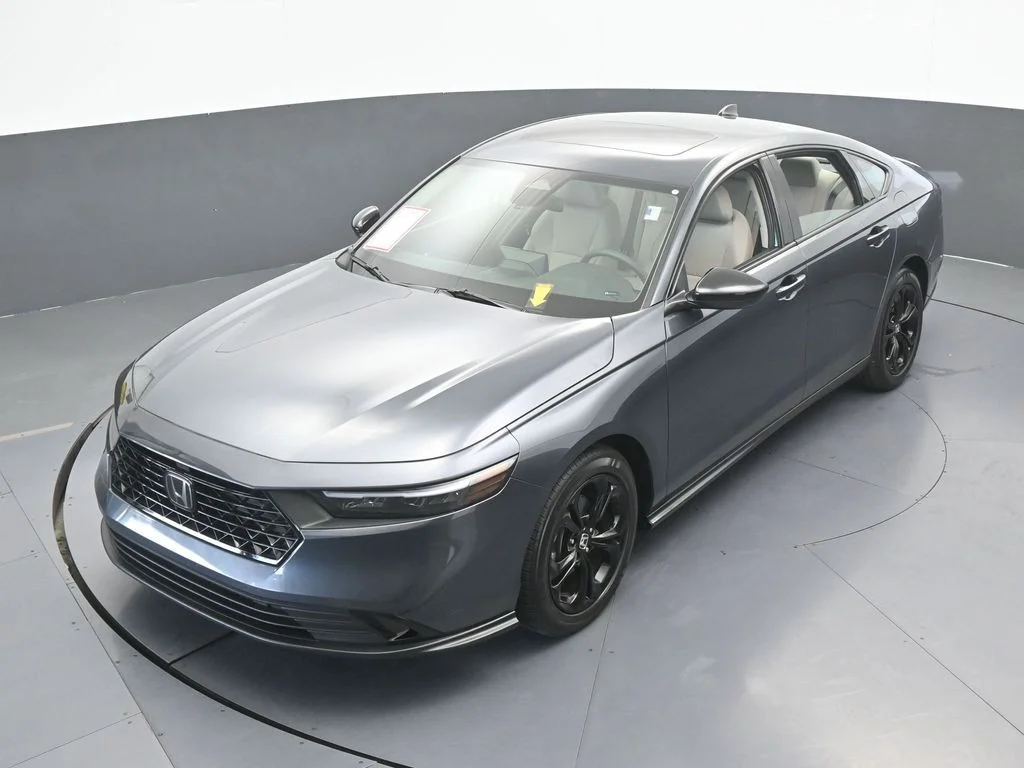 Used 2025 Gray Honda SE image 45