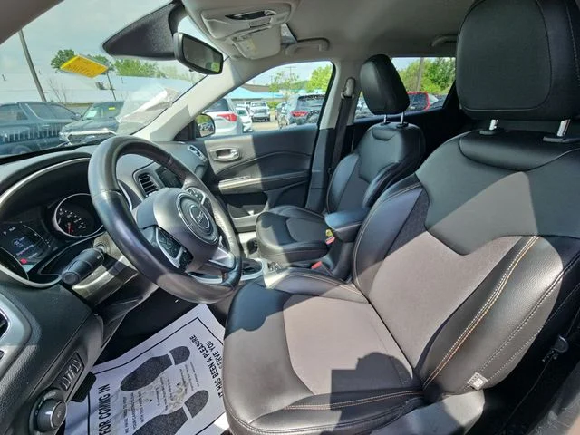 Used 2019 Black Jeep Latitude image 21