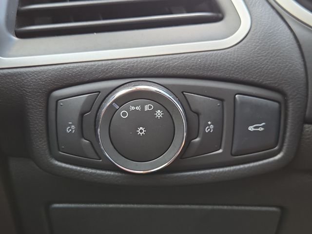 Used 2015 White Platinum Clearcoat Metallic Ford SEL image 11