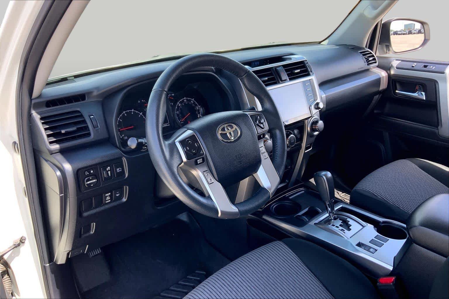 Used 2022 White Toyota SR5 image 17