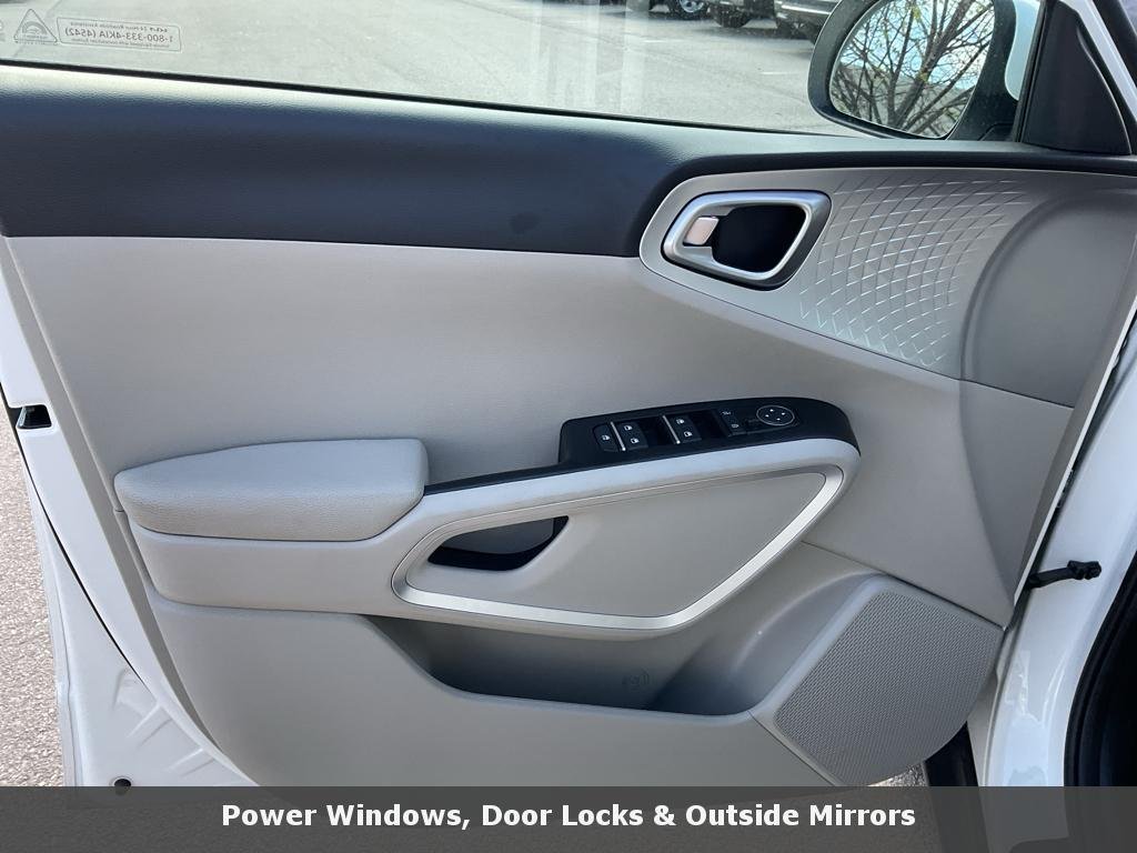 Used 2025 Whi Kia LX image 18