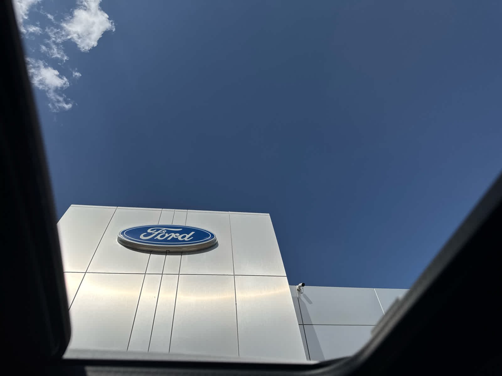 Used 2017 White Platinum Metallic Tri-Coat Ford Platinum image 23