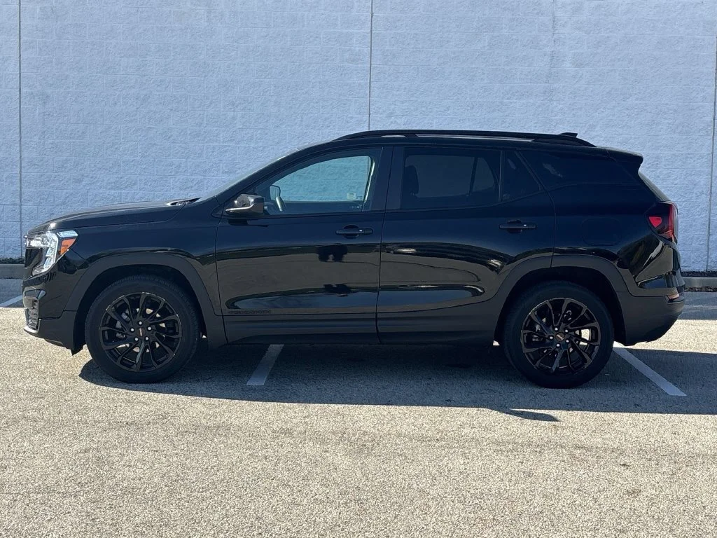 Used 2024 Black GMC SLE image 10