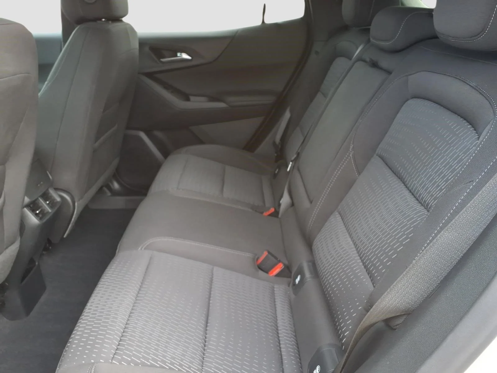 Used 2025 Summit White Chevrolet LT image 14