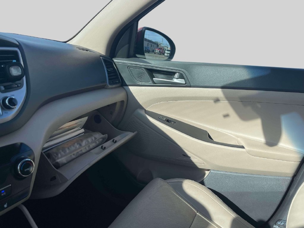 Used 2017 Red Hyundai SE Plus image 33