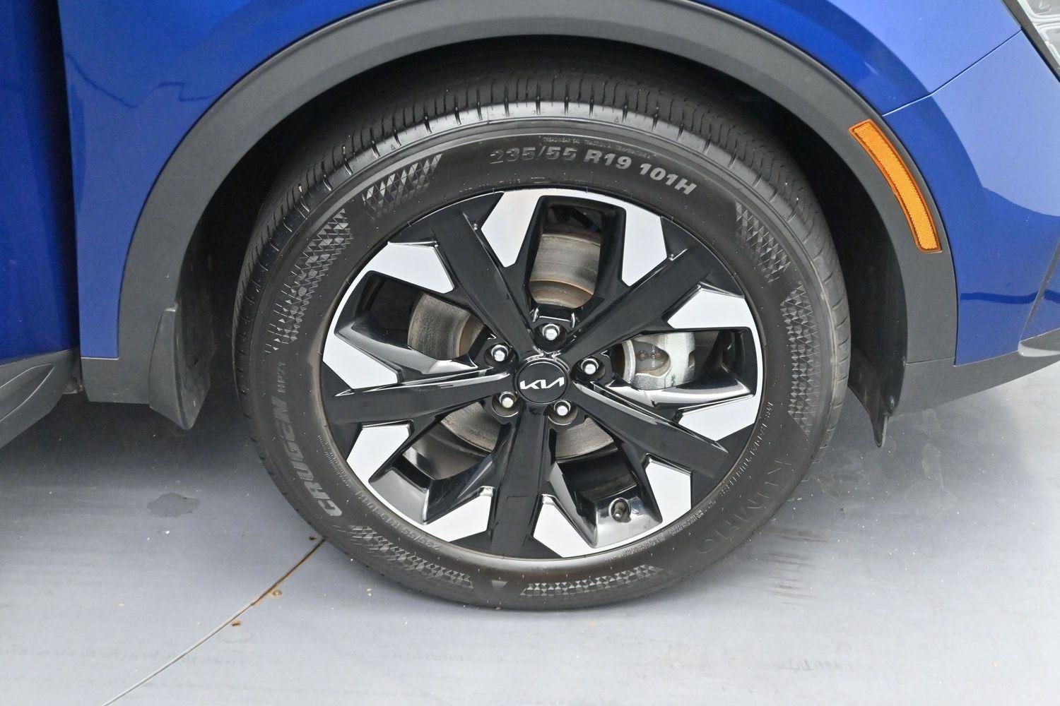 Used 2024 Sapphire Blue Kia X-Line image 31