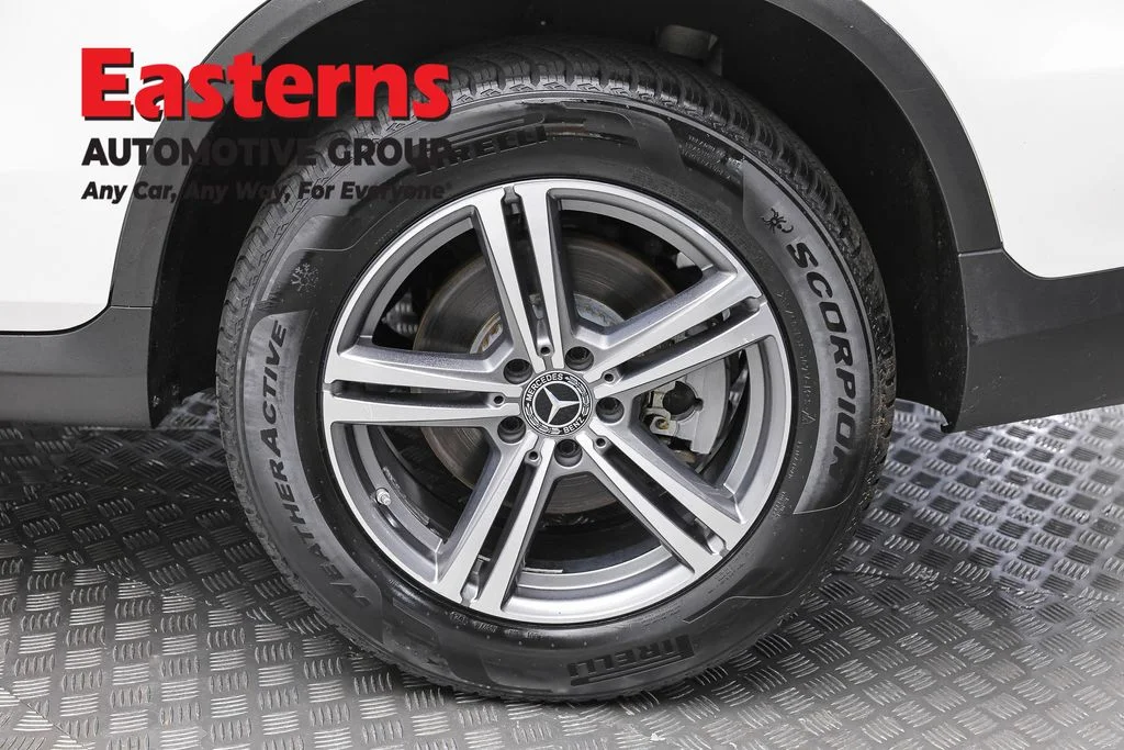 Used 2020 White Mercedes-Benz GLC 300 image 8