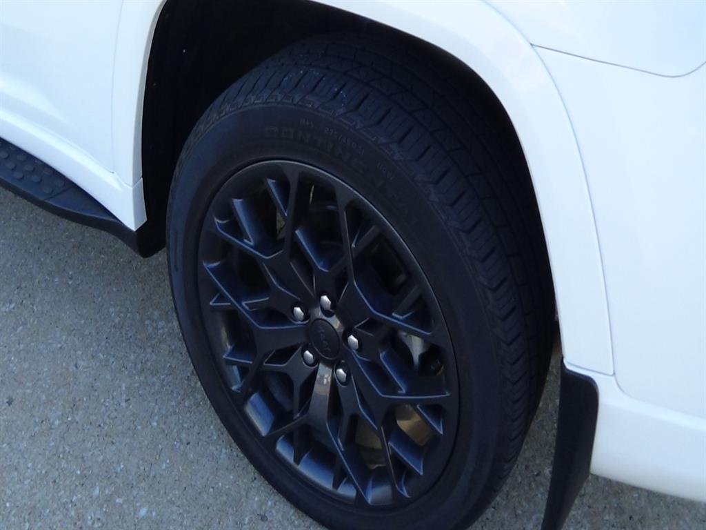 Used 2024 Bright White Clear Coat (pw7) Jeep Summit Reserve image 9
