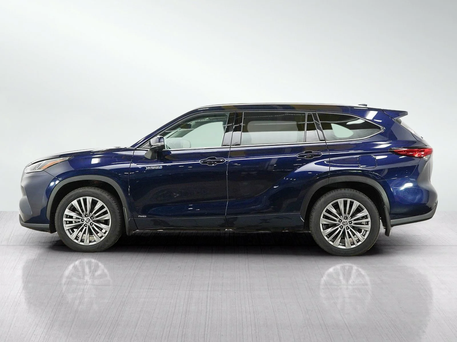 Used 2021 Toyota Highlander Platinum with VIN 5TDEBRCH9MS022992 for sale in Burnsville, Minnesota