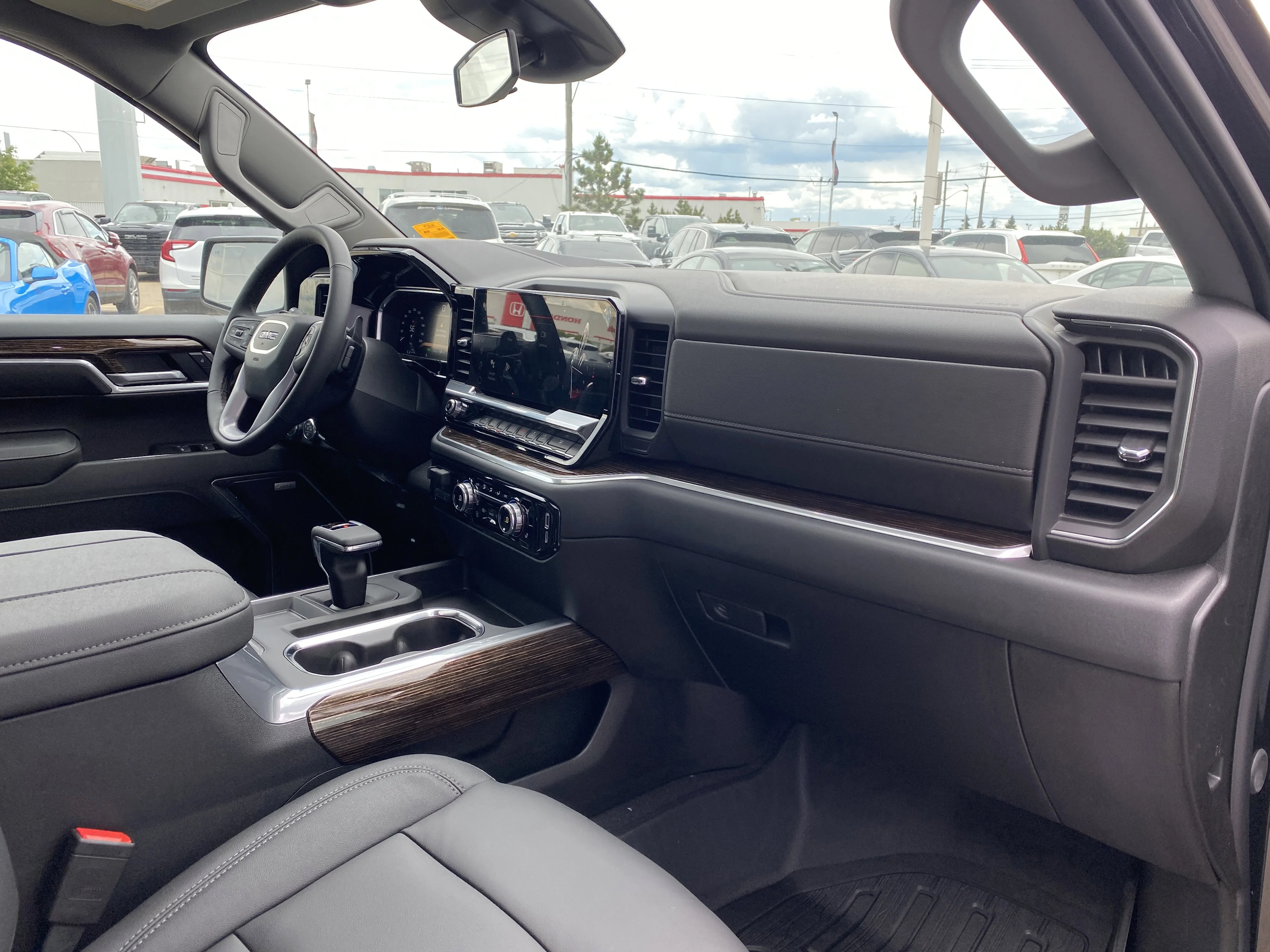 New 2026 ONYX BLACK GMC Elevation image 30