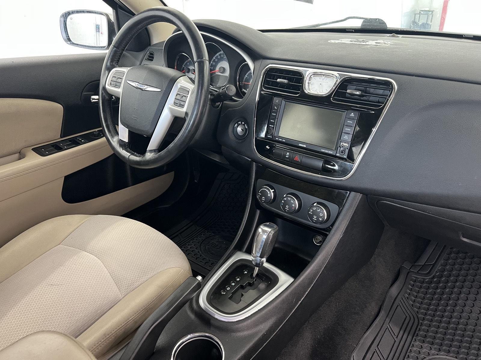 2011 Chrysler 200 Touring - Photo 27