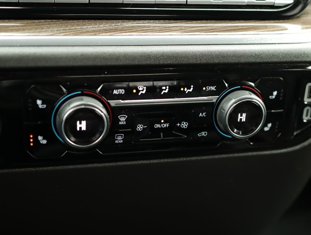 Used 2024 Summit White Chevrolet LT image 18