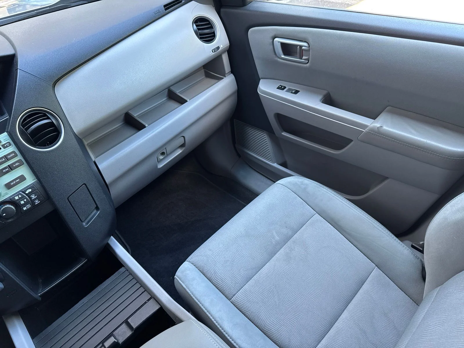 Used 2010 Silver Honda LX image 27
