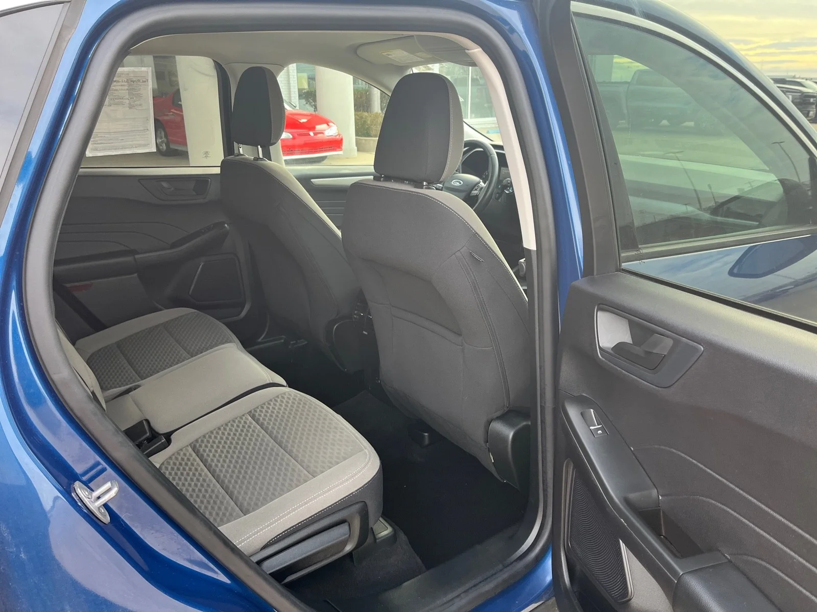Used 2022 Atlas Blue Metallic Ford SE image 23