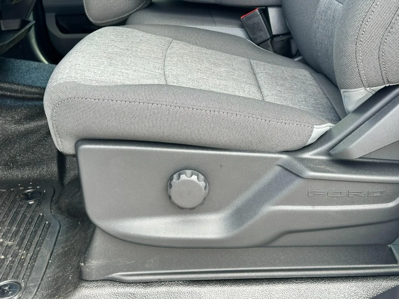 New 2026 Oxford White Ford F-250® XL image 10