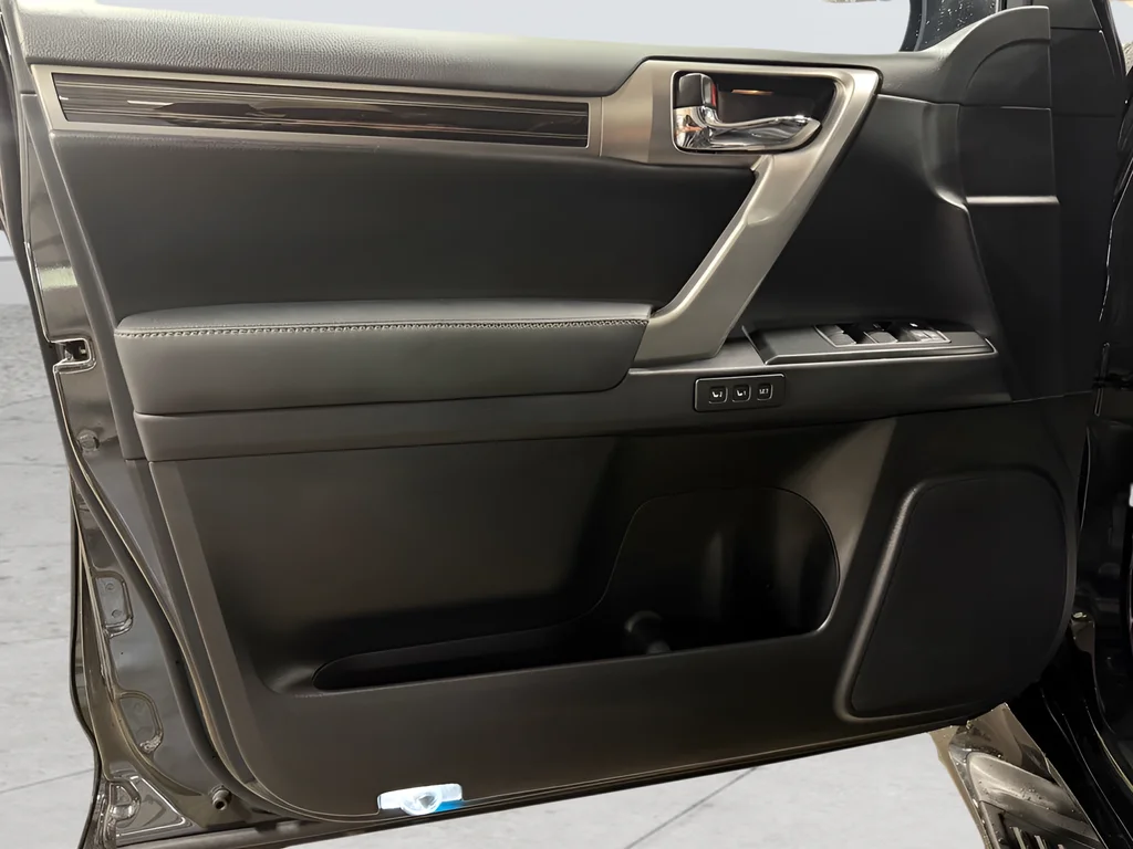 Used 2023 Black Lexus 460 image 9