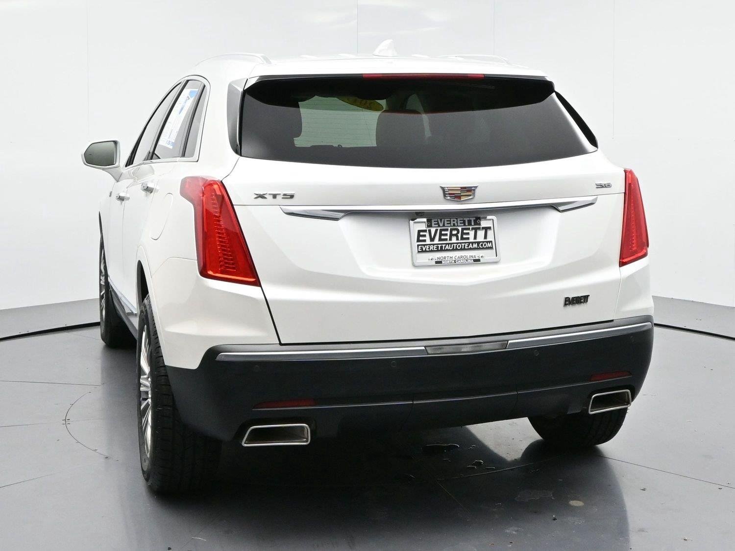 Used 2017 CRYSTAL WHITE TRICOAT Cadillac Luxury FWD image 6