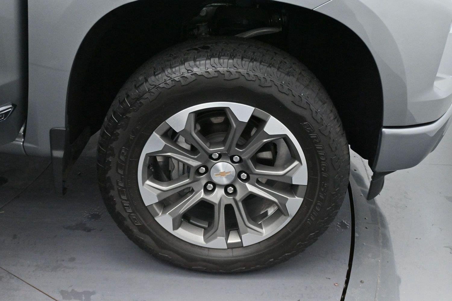 Used 2025 Sterling Gray Metallic Chevrolet High Country image 34