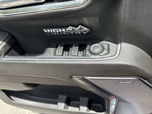 Used 2022  Chevrolet High Country image 28
