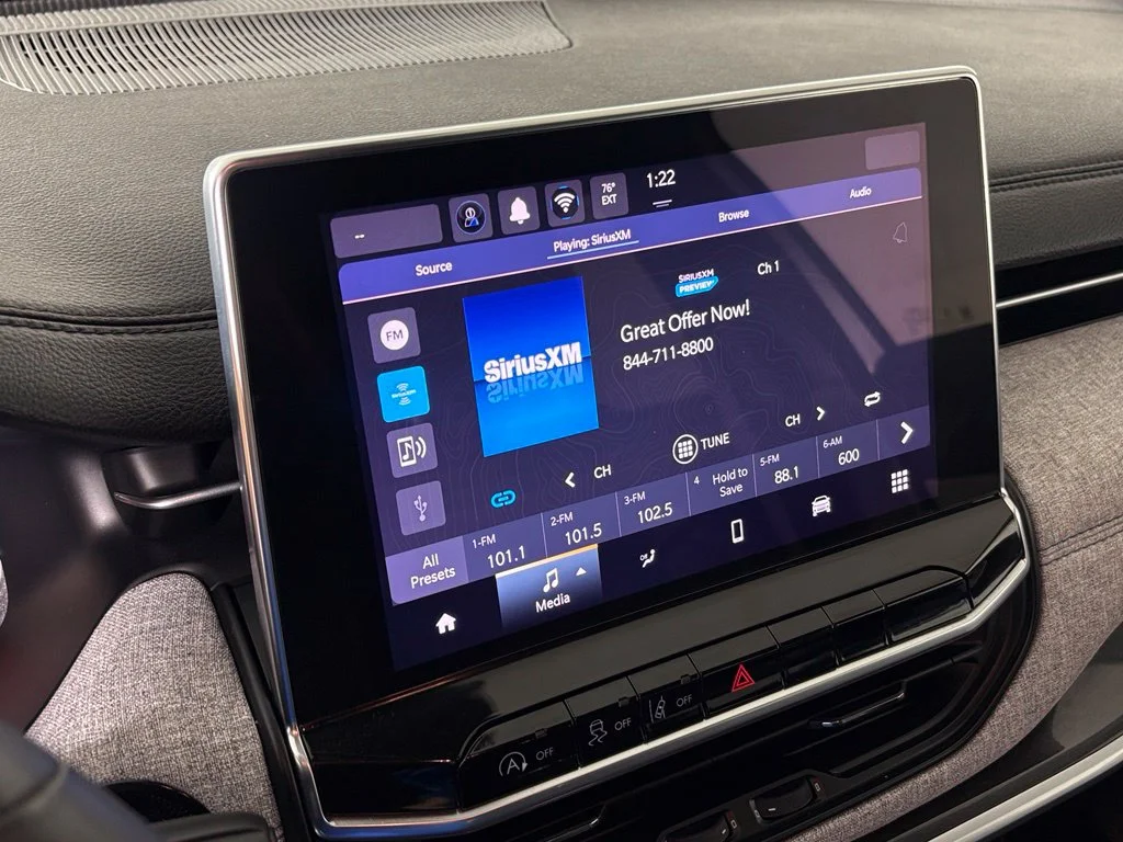 Used 2024 White Jeep Latitude image 22