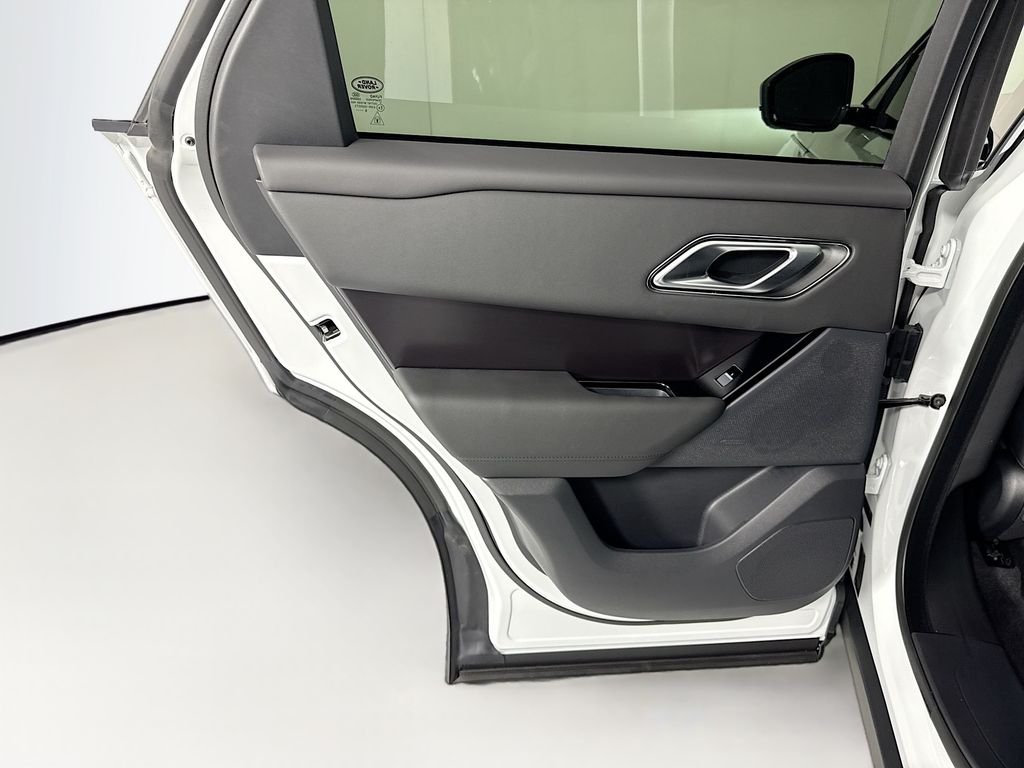 Used 2026 Fuji White Land Rover Dynamic SE image 28