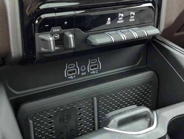 New 2026 Bright White Clear-Coat Exterior Paint RAM Laramie image 25