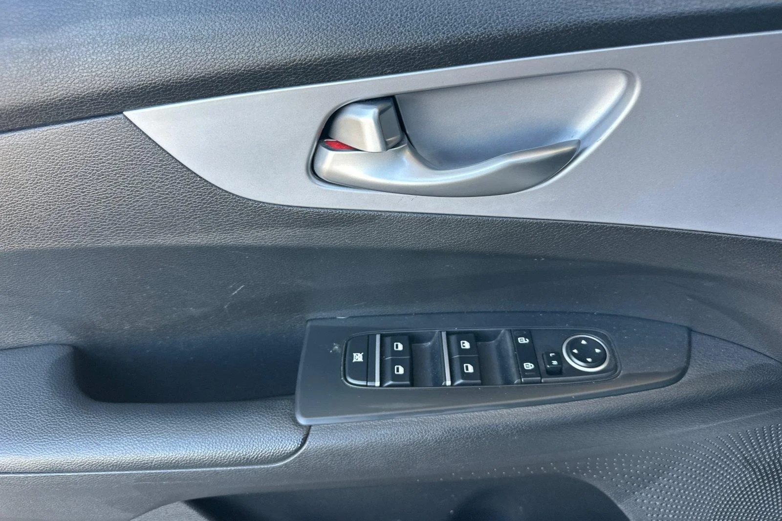 Used 2023 Snow White Pearl Kia LXS image 11