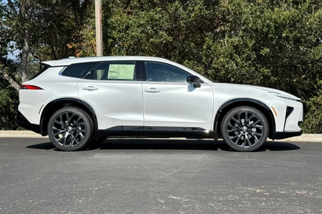 New 2026 Oxygen White <sup>1</sup> Toyota  Limited image 3