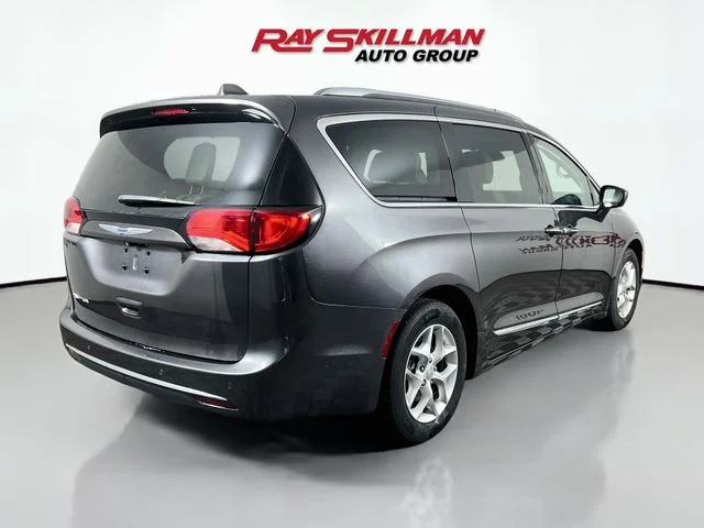 Used 2019 Gray Chrysler Touring L Plus image 7