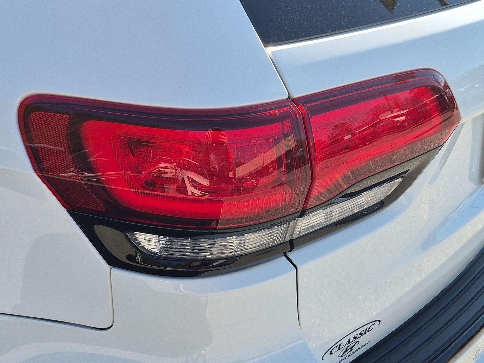 Used 2018 Bright White Clearcoat Jeep Altitude image 11