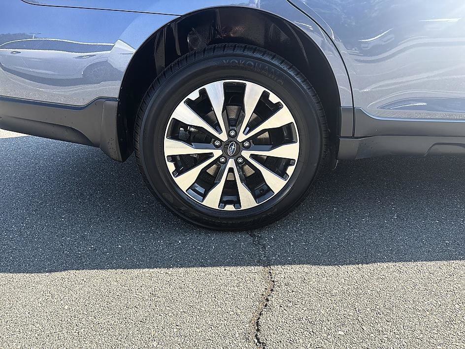Used 2017 Twilight Blue Metallic Subaru Limited image 12