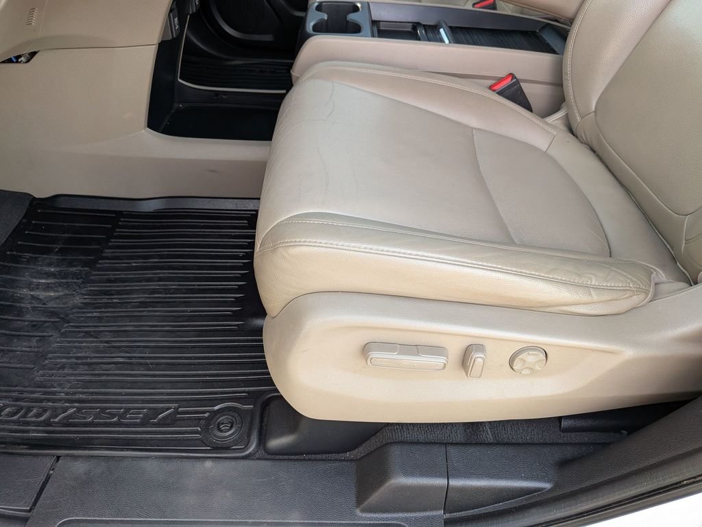 Used 2020 White Honda EX-L image 13