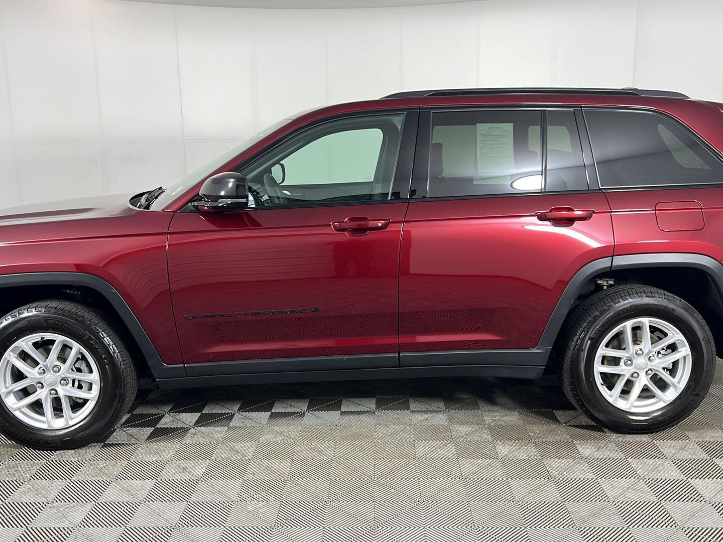 Used 2024 Velvet Red Pearlcoat Jeep Altitude X image 23