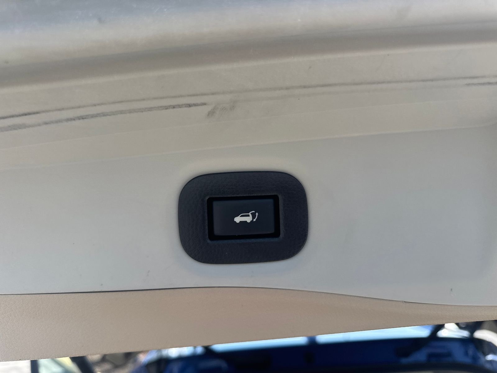 Used 2017 Blue Nissan SL image 43
