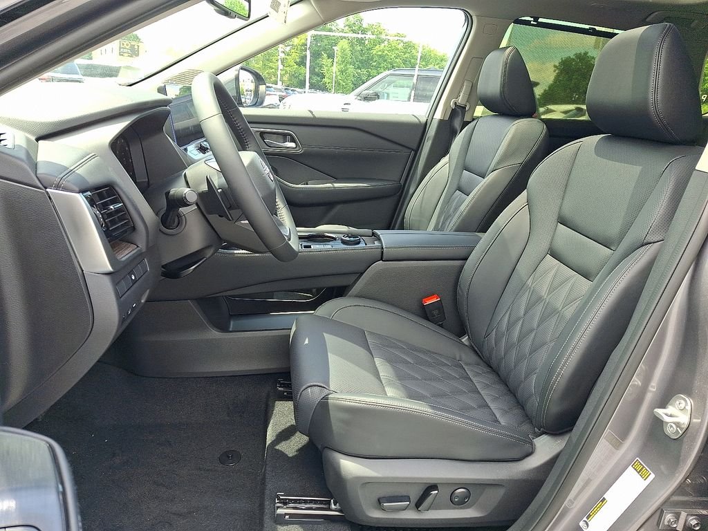 New 2026 Gun Metallic Nissan Platinum image 9